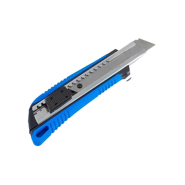 Нож РемоКолор с выдвижным лезвием, автоматический фиксатор, сегментированное лезвие 18х100 мм, шт