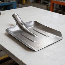 Фото Лопата совковая рельсовая сталь (без черенка) от магазина Sezon